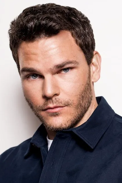 Portrait de Josh Helman