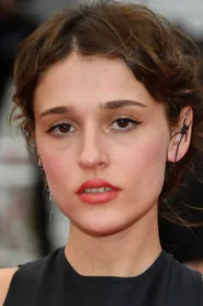 Portrait de Lola Bessis