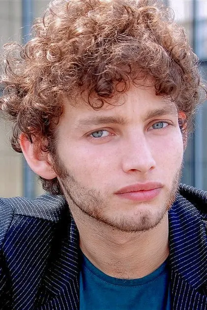 Portrait de Théo Cholbi