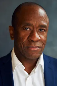 Portrait de Lucian Msamati