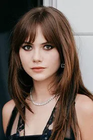 Portrait de Emilia Jones