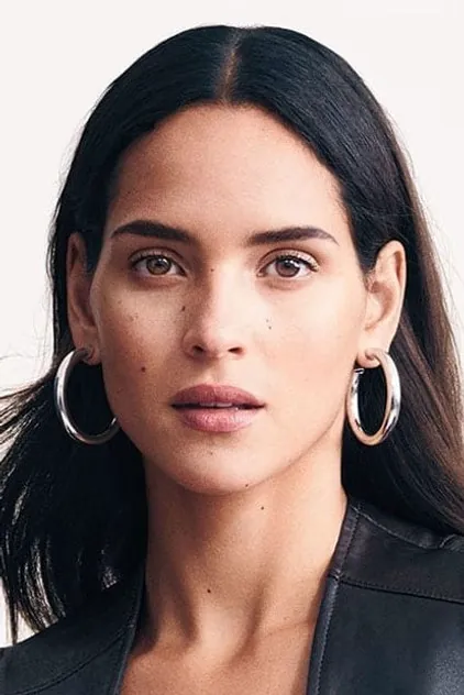 Portrait de Adria Arjona