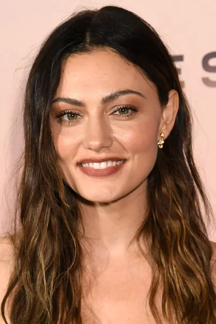 Portrait de Phoebe Tonkin