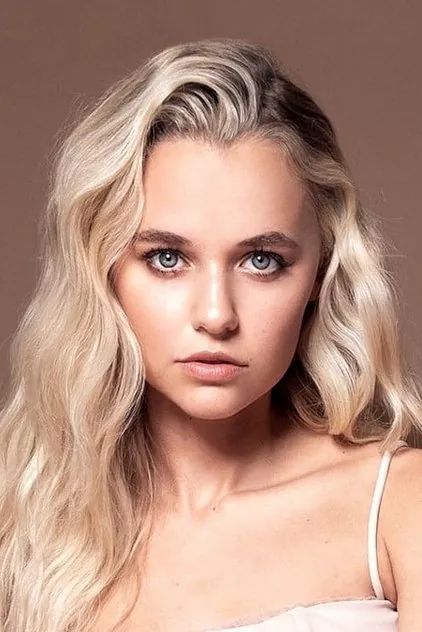 Portrait de Madison Iseman