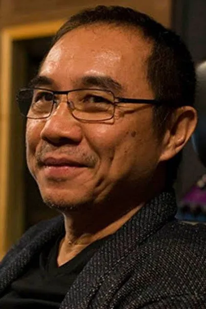Portrait de ธเนศ วรากุลนุเคราะห์