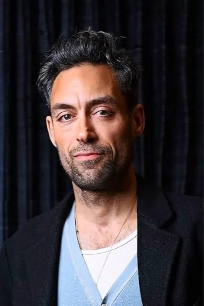 Portrait de Alex Hassell