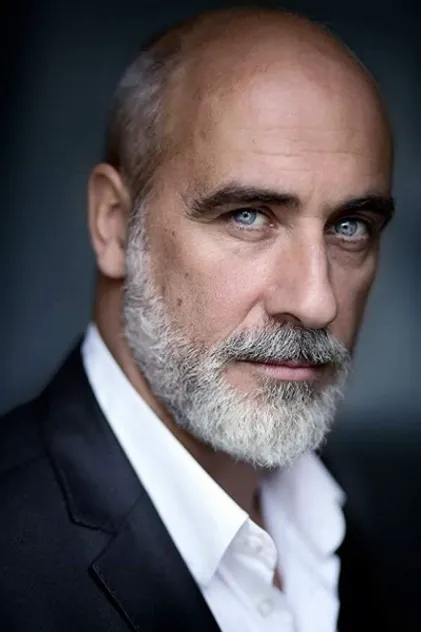Portrait de Pierre Azéma