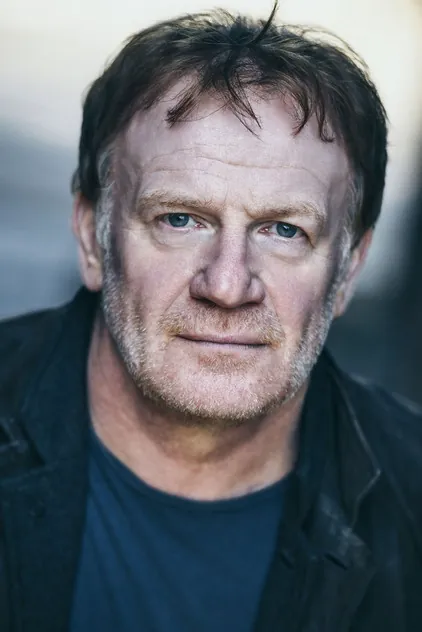 Portrait de Mark Lewis Jones