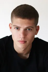 Portrait de Josha Stradowski