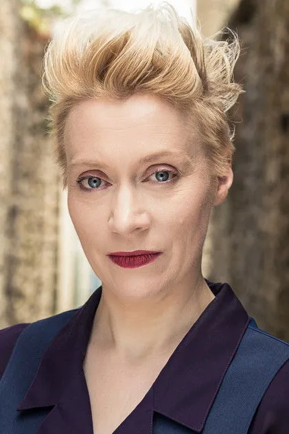 Portrait de Emily Carding