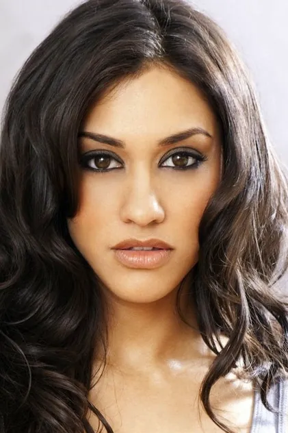 Portrait de Janina Gavankar