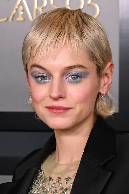 Portrait de Emma Corrin
