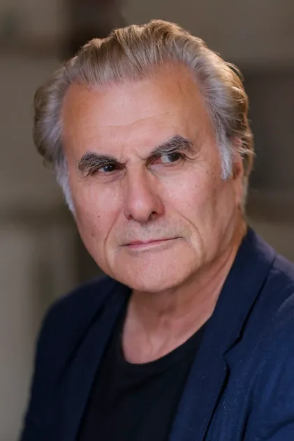Portrait de Oliver Cotton