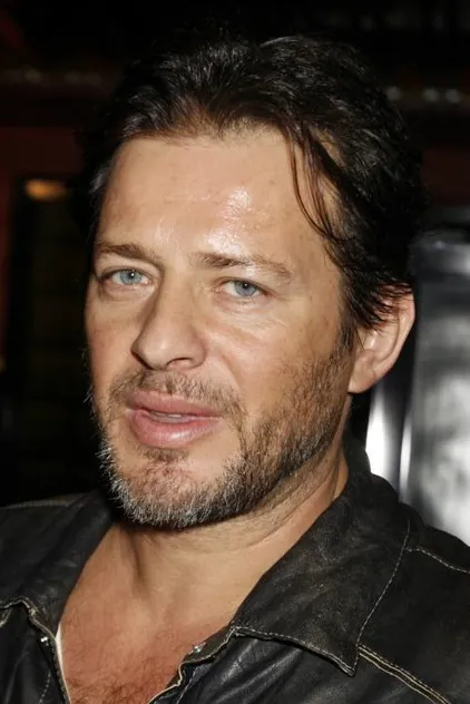 Portrait de Costas Mandylor