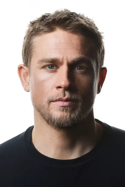 Portrait de Charlie Hunnam