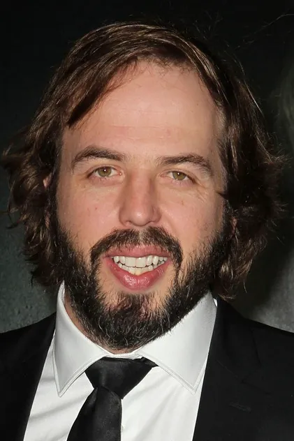 Portrait de Angus Sampson
