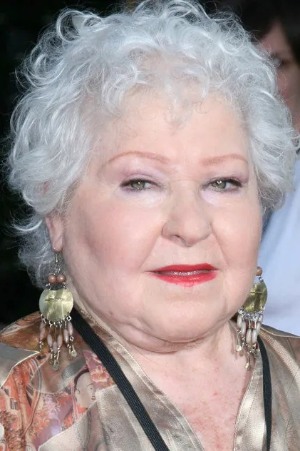 Portrait de Estelle Harris