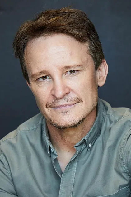 Portrait de Damon Herriman