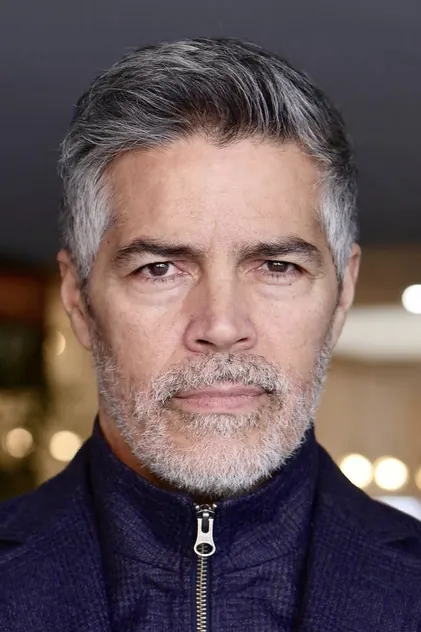 Portrait de Esai Morales