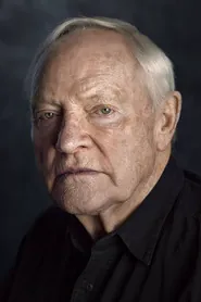 Portrait de Julian Glover