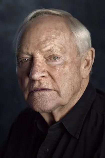 Portrait de Julian Glover