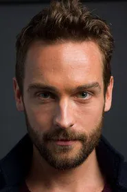 Portrait de Tom Mison