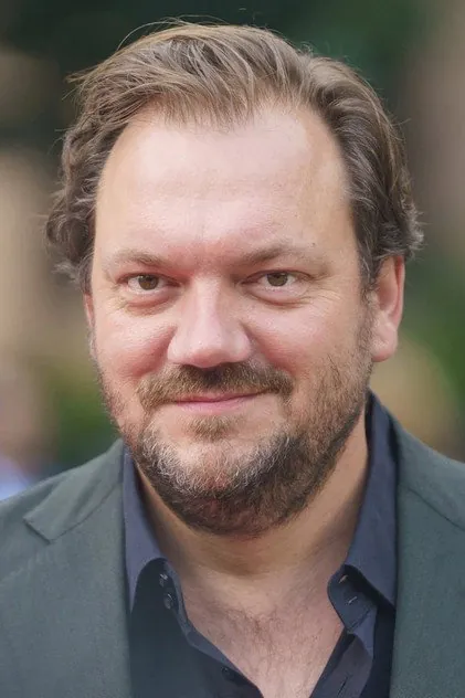 Portrait de Charly Hübner