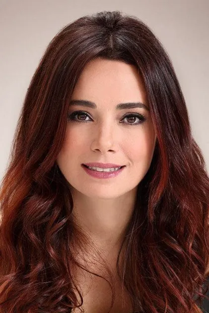 Portrait de Özgü Namal