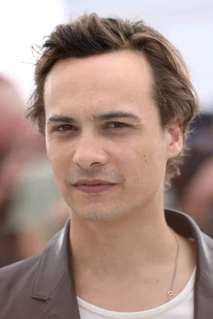 Portrait de Frank Dillane